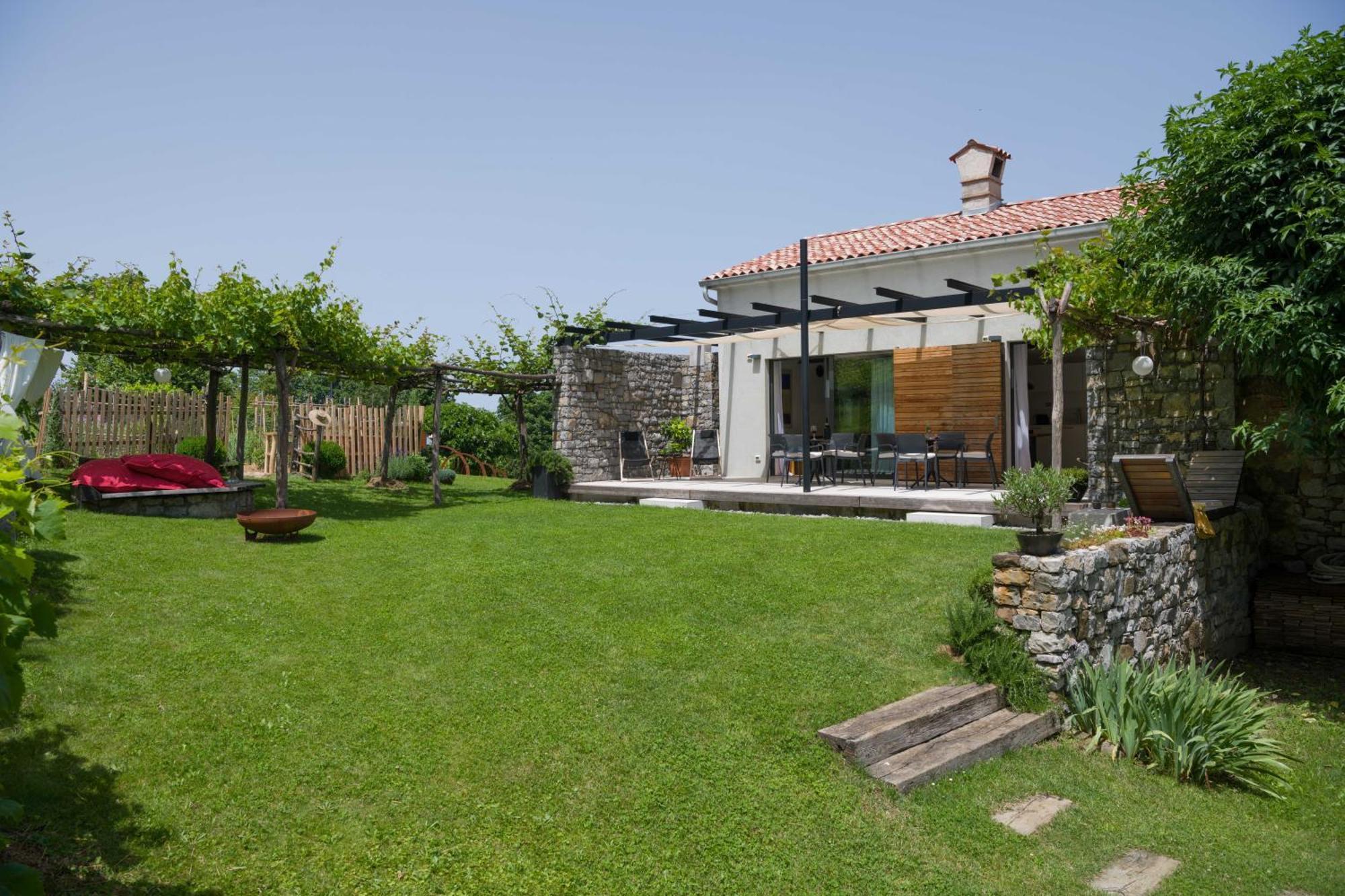 Villa Artes With Free Hot Tub & Sauna Branik Exteriér fotografie