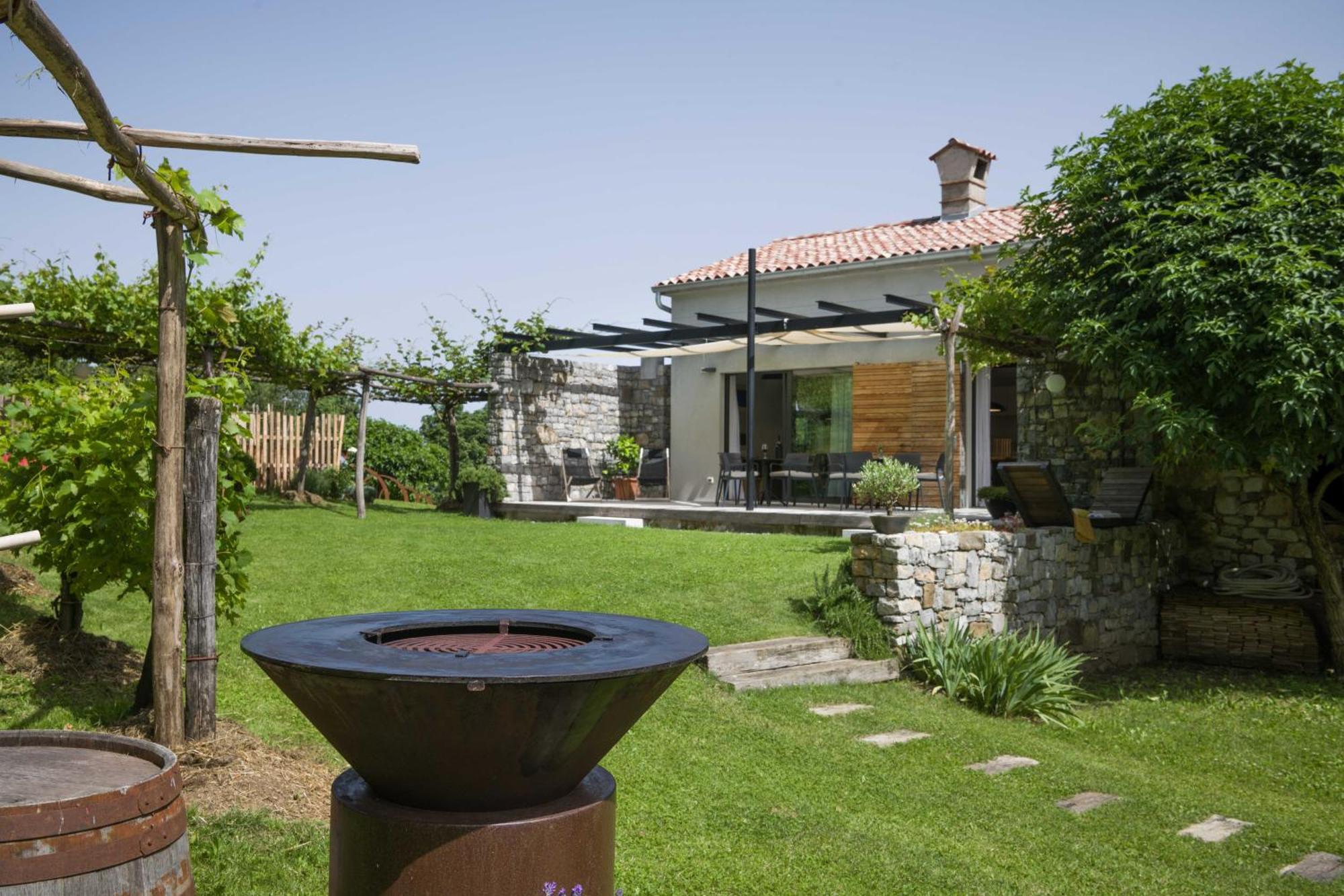 Villa Artes With Free Hot Tub & Sauna Branik Exteriér fotografie